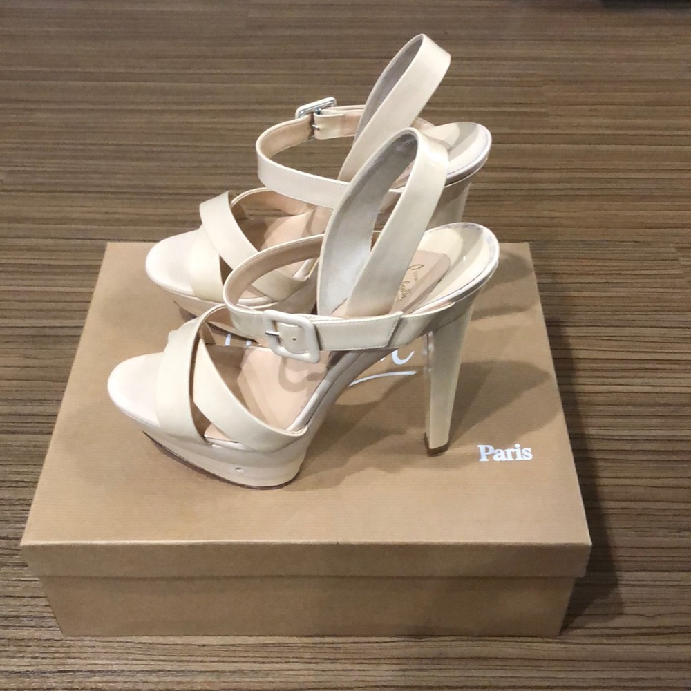 CHRISTIAN LOUBOUTIN nude platform heels